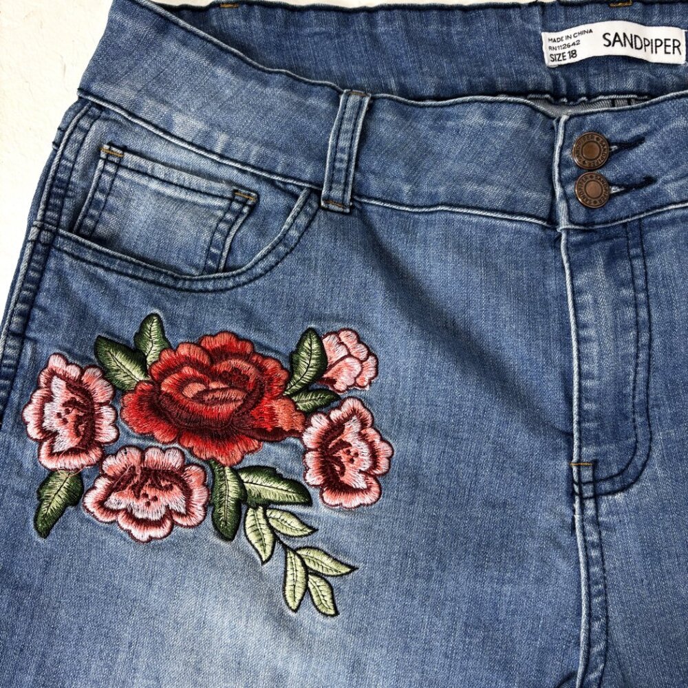 Sandpiper Floral Embroidered Cropped Jeans size 18
